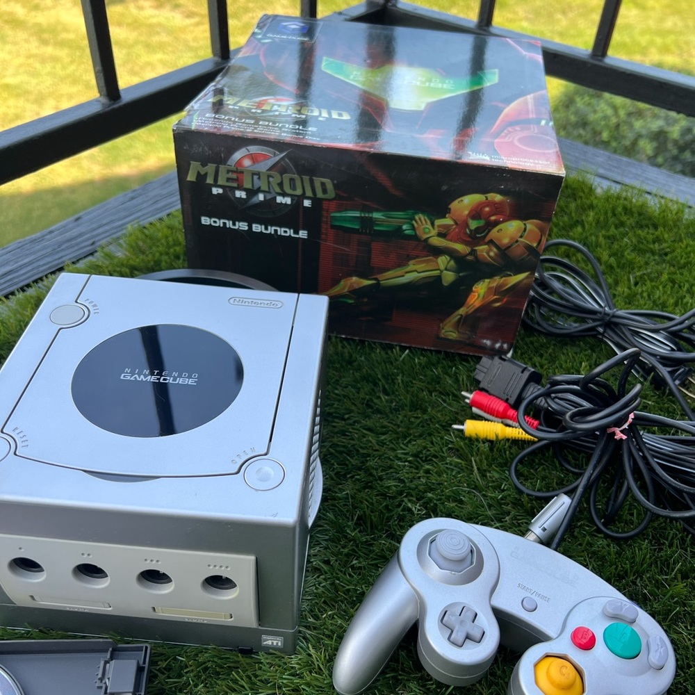 Nintendo Gamecube Console (DOL-001) - Platinum Edition With Metroid Slipcover